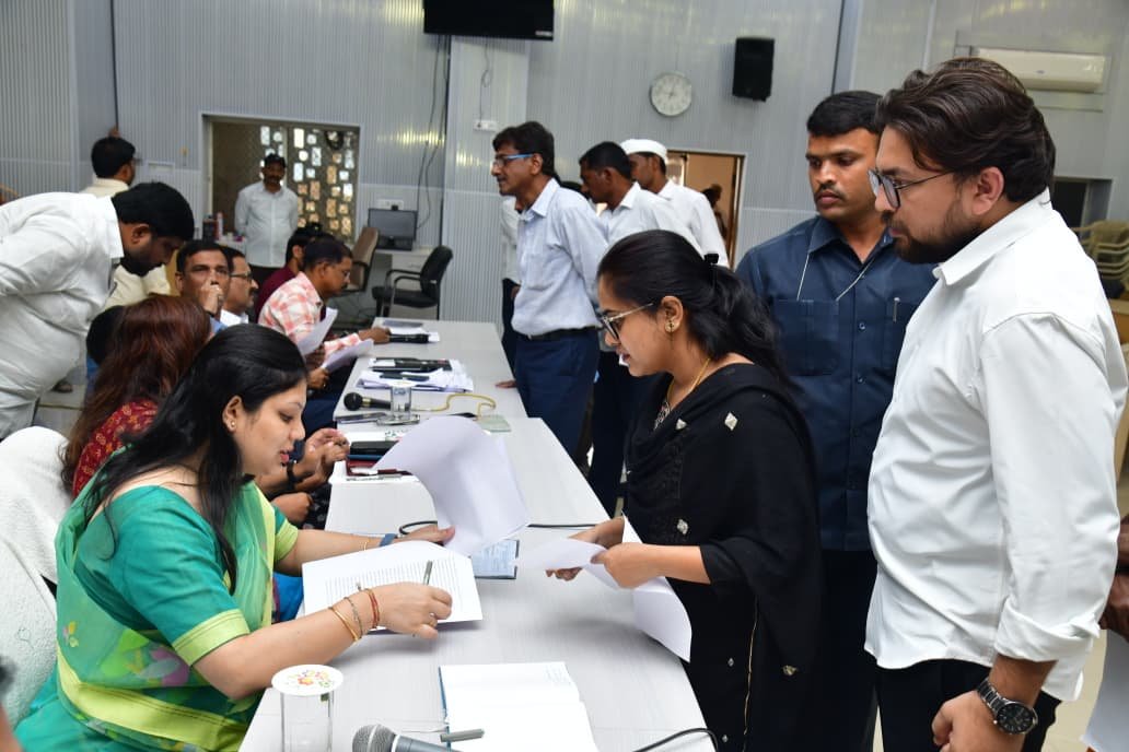 ప్రజావాణి' దరఖాస్తులను సత్వరం పరిష్కరించాలి  కలెక్టర్ పమేలా సత్పతి